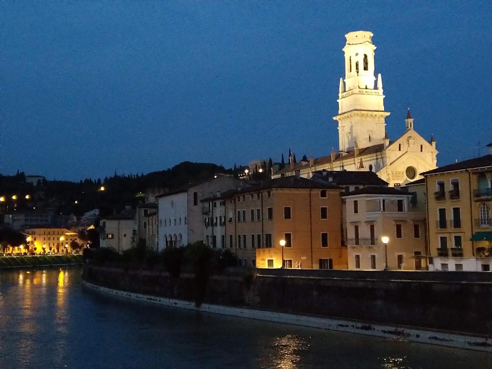 Across The River And Into The Trees Verona Exterior photo